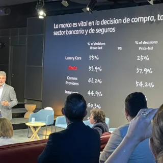 Ponencia "¿Cómo ha llegado Santander a convertirse en la marca más valiosa de España?" por Juan Erquicia, responsable Global de Branding del banco Santander